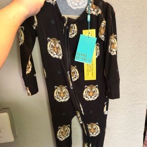 Posh peanut Mateo Footie